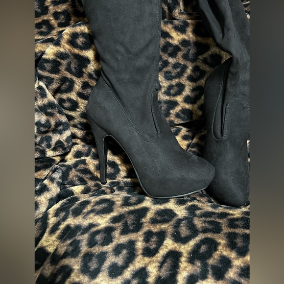 Boots - Picture 4 of 10